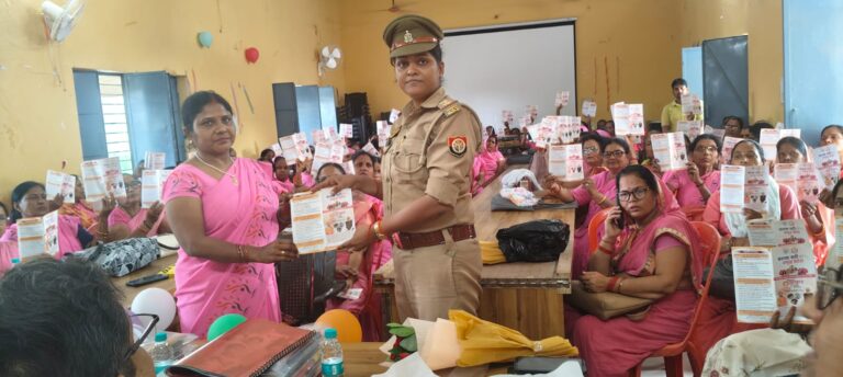 महिला थानाध्यक्ष ने महिलाओं को किया जागरूक