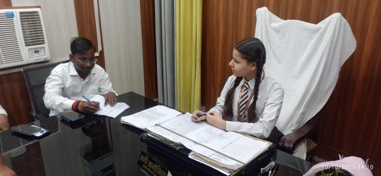 एक दिन की तहसीलदार बनी बिटिया, इंजीनियर बनने की तमन्ना