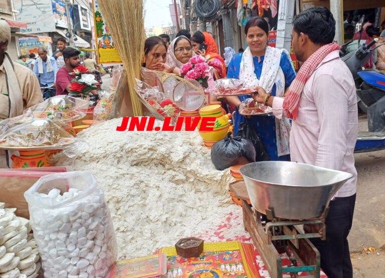 करवाचौथ ने बढ़ाई बाजारों की रौनक, खरीददारी शुरू