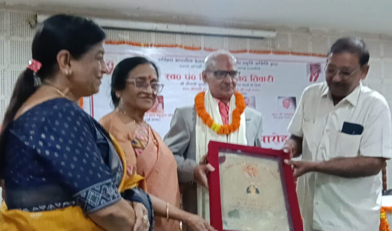 प. बिमल प्रसाद तिवारी की पुन्यतिथि पर दर्जनों शिक्षिकायें सम्मानित