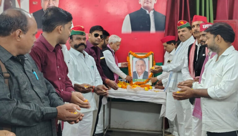 सपाईयों नें पुण्यतिथि पर मुलायम सिंह यादव को किया याद