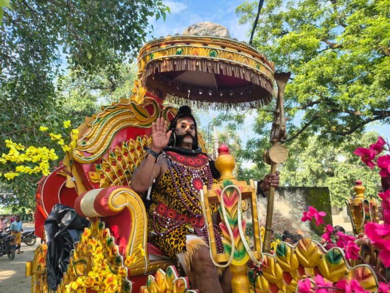 भगवान शिव की बरात में उमड़ी आस्था, पुष्प वर्षा के साथ जगह-जगह स्वागत