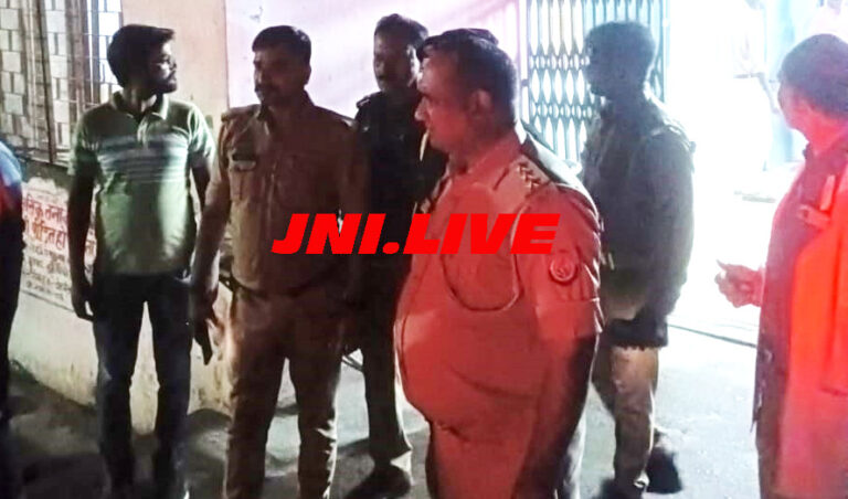 डीसीएम की टक्कर से बाइक सबार मबेशी व्यापारी की मौत, एक रिफर