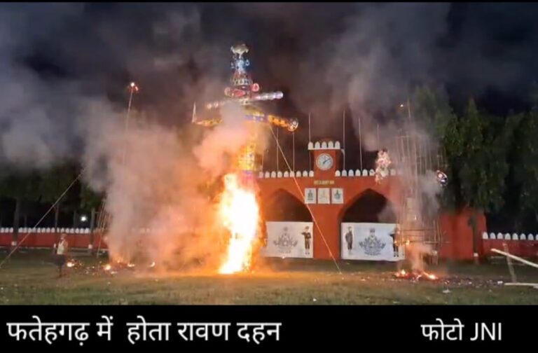 रावण, कुम्भकरण व मेघनाथ के धूं-धूं कर जले पुतले