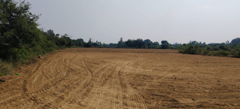 वन विभाग के विद्यालय की भूमि जुतवाने पर विवाद