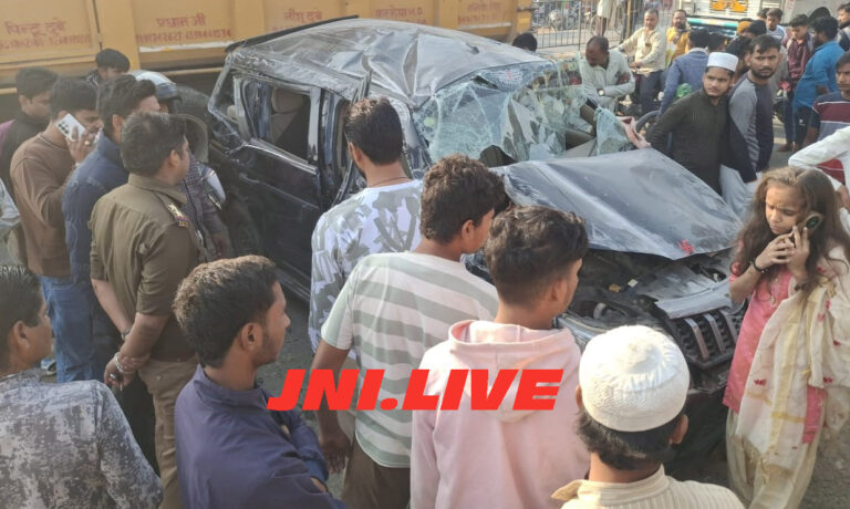 चालक को आयी नींद, कार डिबाइडर से टकराई, आधा दर्जन घायल