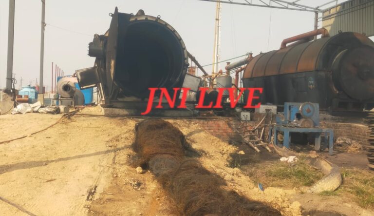 मजदूर के बीड़ी पीने से टायर फैक्ट्री में लगी आग, तीन झुलसे