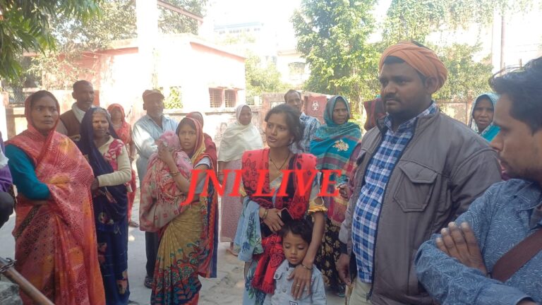 पत्नी के सामने फांसी पर झूला युवक, मौत से मचा कोहराम