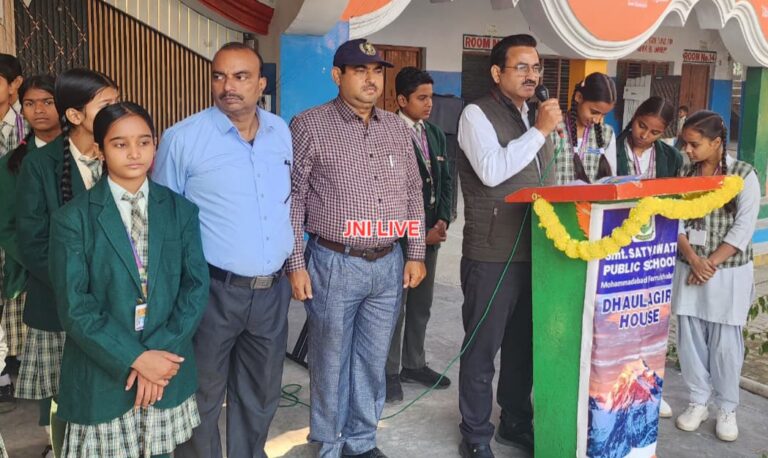 सड़क सुरक्षा जागरूकता की विद्यार्थियों को दिलायी शपथ