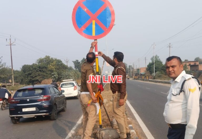 यातायात माह: हाई-वे पर लगाए गए रिफ्लेक्टर साइन बोर्ड