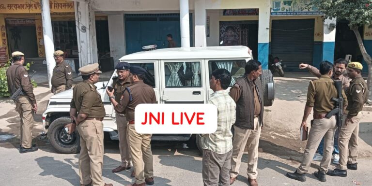 पुलिस चौकी के निकट सराफा सहित दो दुकानों में सेंध, लाखों के जेबरात व नकदी पार