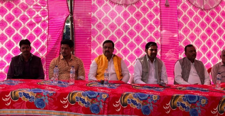 गंगा के किनारे तटबंध बनवाने को बैठक में बनी रणनीति