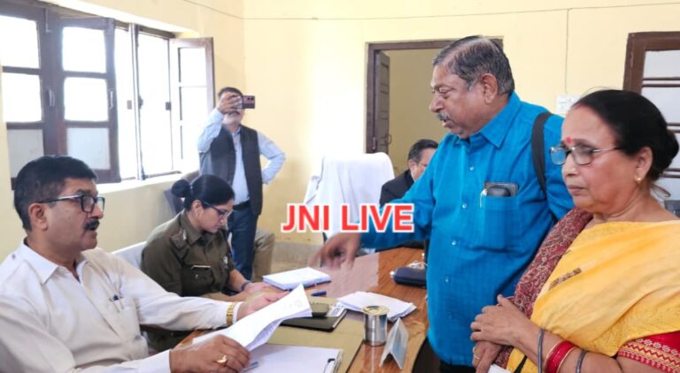 सम्पूर्ण समाधान दिवस में 56 शिकायतें, दो का मौके पर निस्तारण