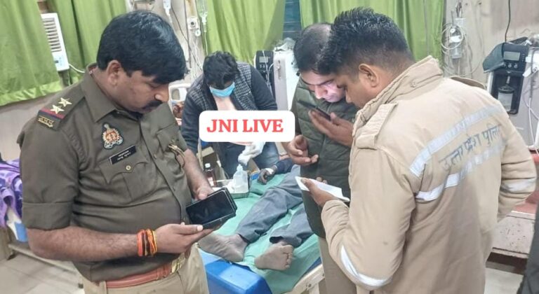 अज्ञात वाहन की टक्कर से कार सबार दो की मौत, दो गंभीर