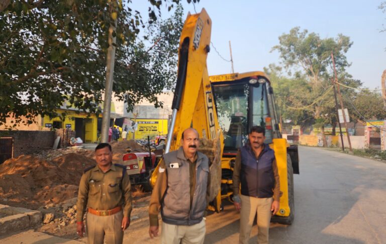 3 स्कूल बसों के चालान, 2 जेसीबी सीज, 6 वाहन टैक्स न देने पर जब्त