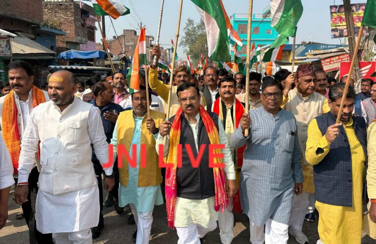 राष्ट्रीय एकता मार्च में उमड़ा जनसमूह, तिरंगे संग हुआ पैदल मार्च