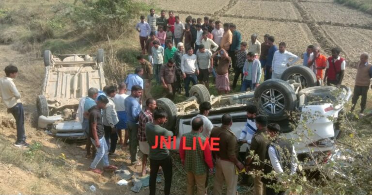भोजपुर विधायक के कार सबार पुत्र-पुत्रबधु सहित आधा दर्जन मार्ग दुर्घटना में चुटहिल, कार खड्ड में पलटी