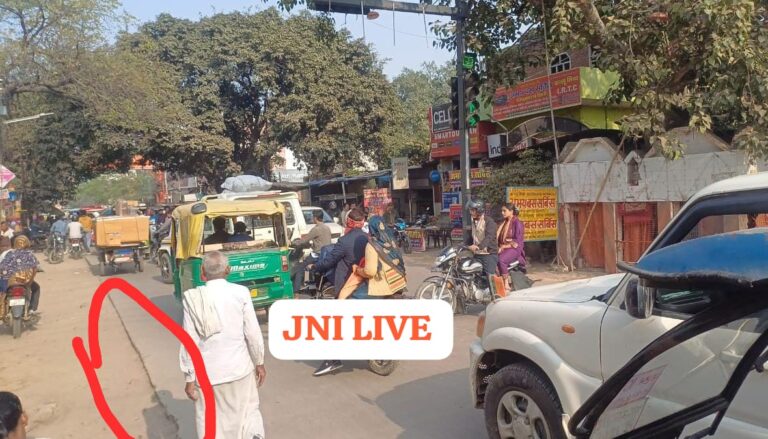 आईटीआई चौराहे पर सिग्नल लगते ही शुरू हुआ घंटों लंबा जाम