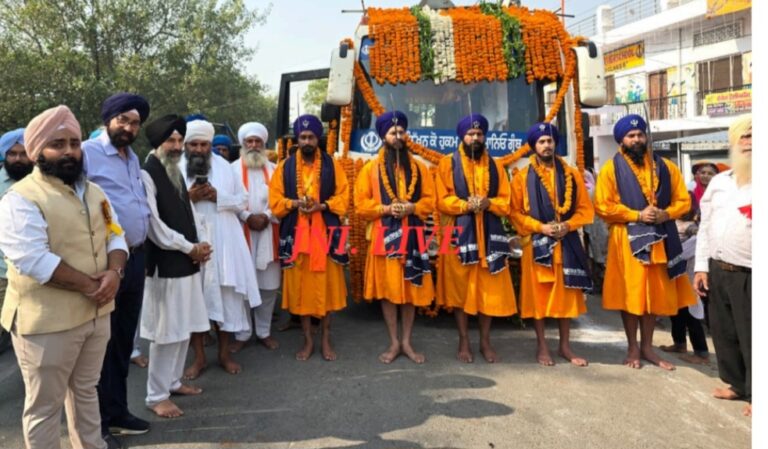 प्रकाश पर्व पर निकला भव्य नगर कीर्तन, हैरतंगेज करतब ने बढ़ाया आकर्षण