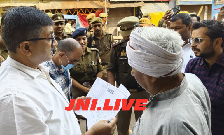 डीएम-एसपी नें ‘थाना समाधान दिवस’ में सुना फरियादियों का दर्द