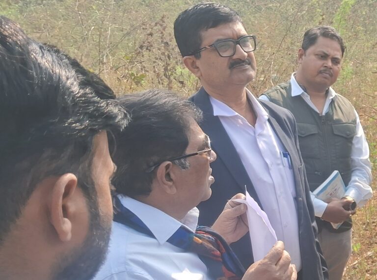 नवदिया में स्वीकृत राजकीय ऑडिटोरियम की भूमि का लिया जायजा