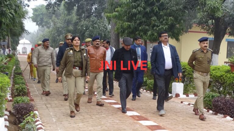 जिला जज नें डीएम-एसपी के साथ किया जेलों का निरीक्षण