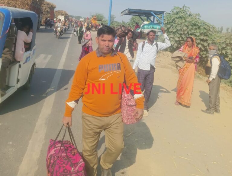 रामगंगा पुल पर ट्रक दुर्घटना से 5 किलोमीटर लंबा जाम, 10 घंटे बेहाल रहे यात्री