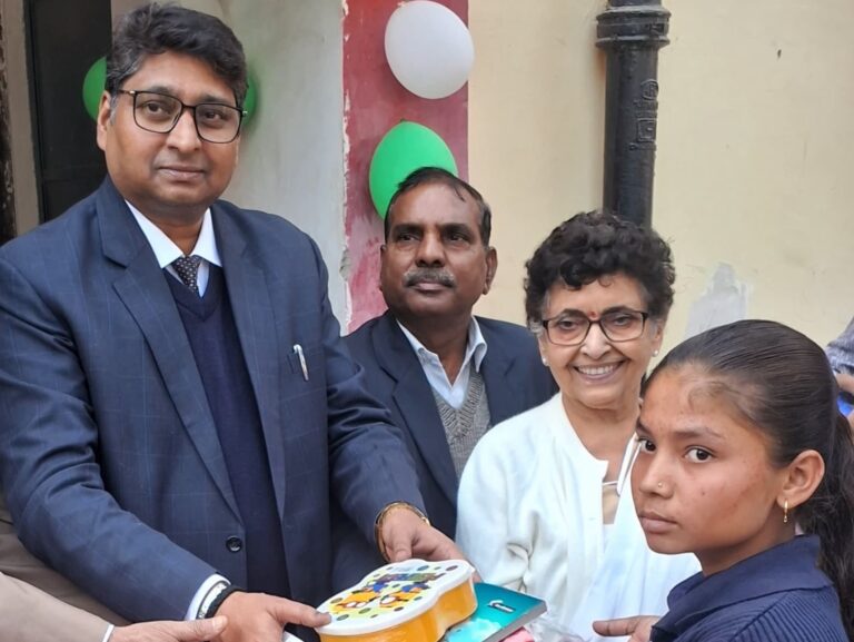 विश्व दिव्यांग दिवस पर 78 दिव्यांग विद्यार्थियों को दिये उपहार