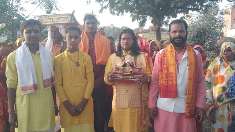 धूमधाम से निकली कलश यात्रा, राधा-कृष्ण की झाँकियों ने मोहा मन