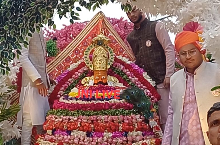 भगवान खाटू श्याम की भव्य शोभायात्रा, जगह-जगह पुष्प वर्षा
