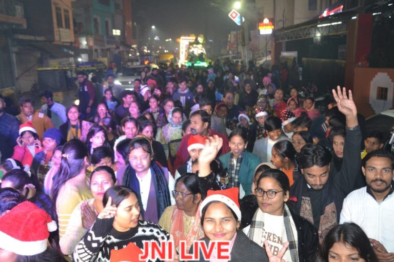 क्रिसमस पर्व पर मसीह समाज ने निकाली भव्य शोभायात्रा, शहर में छाया उल्लास