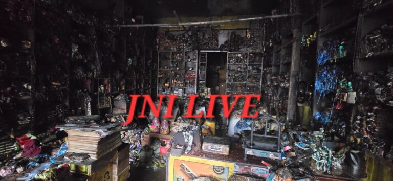 किराना स्टोर में भीषण आग, 50 लाख का नुकसान, परिवार बाल-बाल बचा