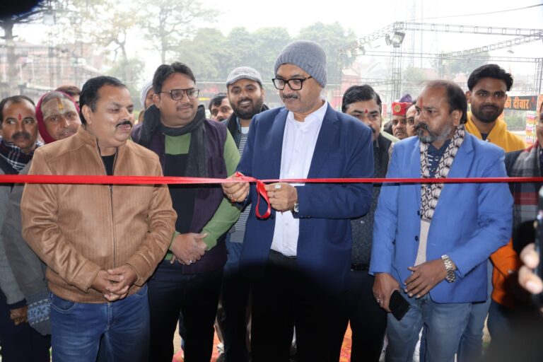 साहस इंडिया ग्रुप ने आयोजित किया ‘नेकी की दीवार’ कार्यक्रम, जरूरत मंदो को वितरत किये गर्म कपड़े