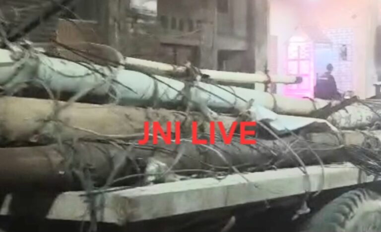 सोता रहा बीएसएनएल!  रेलवे रोड से आधा सैंकड़ा टेलीफोन के खंभे गायब, बिजली विभाग का वीडियो वायरल