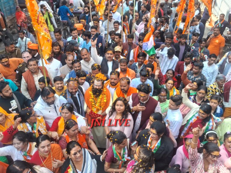 गणतंत्र दिवस पर धूमधाम से निकली वंदे मातरम् यात्रा, जगह-जगह हुई पुष्प वर्षा