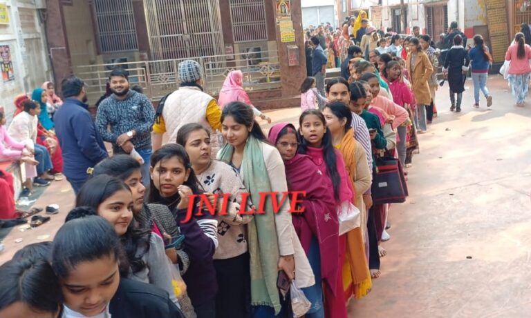 नए साल पर दर्शन को मंदिरों में उमड़ा जनज्वार