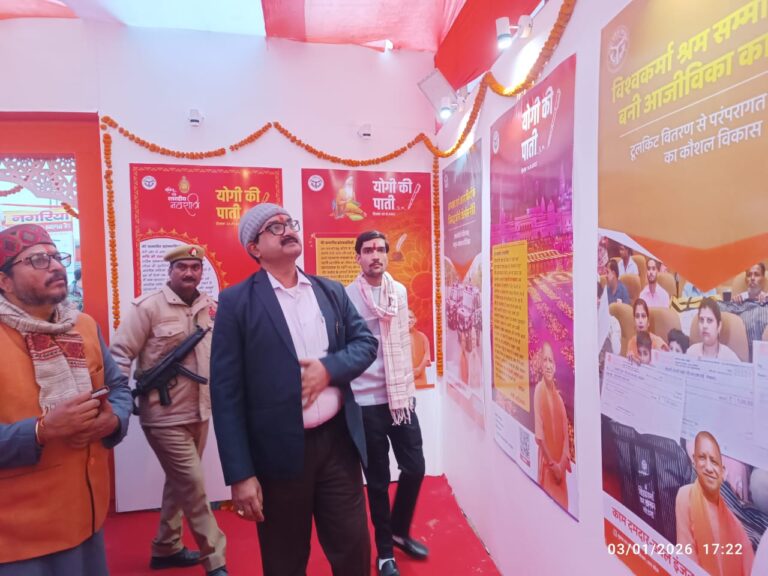 श्री रामनगरिया मेला में लगी विकास योजनाओं की चित्र प्रदर्शनी का श्री गणेश