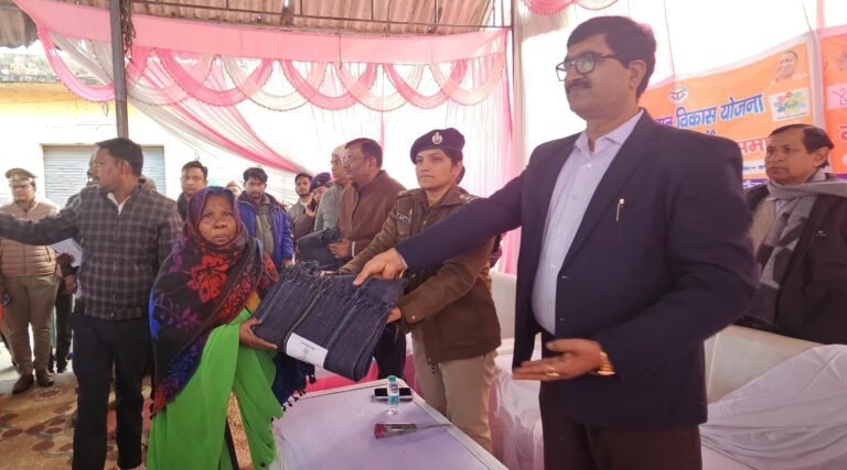 विशेष ग्राम चौपाल में सुनीं ग्रामीणों की समस्याएं