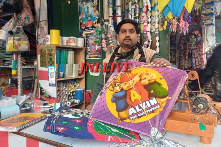 सोशल मीडिया की लत से युवाओं का पतंगबाजी से हो रहा मोहभंग!