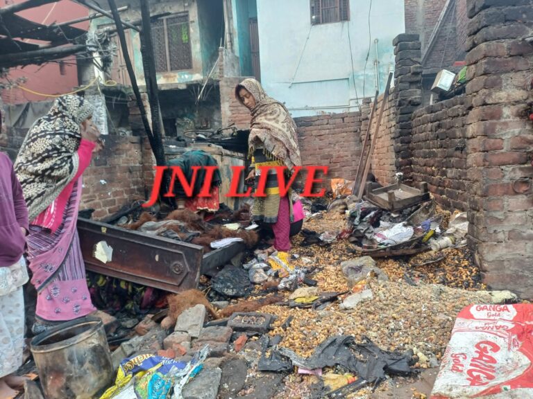 शार्ट सर्किट से मूंगफली दुकान में लगी आग