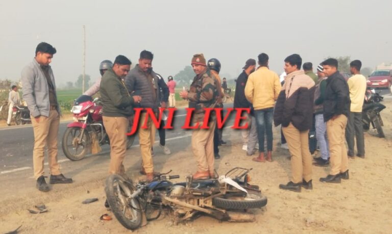 बाइको के आमने-सामने भिड़ीं दो मोटर साइकिल, बैंक गार्ड सहित तीन गंभीर