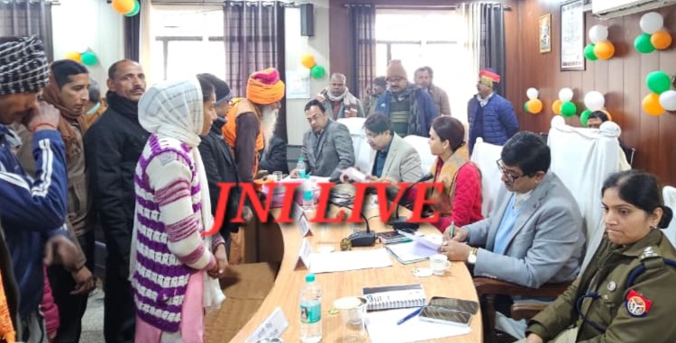 सम्पूर्ण समाधान दिवस दिवस में 87 शिकायतें 9 का मौके पर निस्तारण