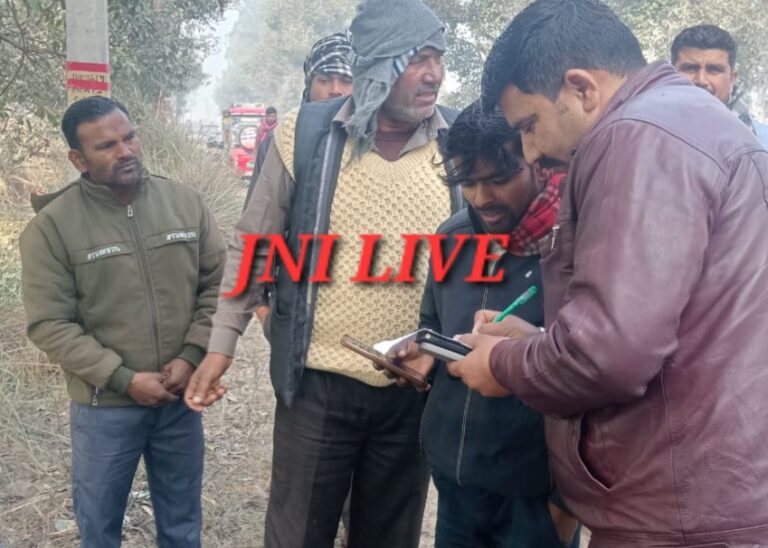 एंबुलेंस में अधेड की मौत, चालक ने शव सड़क किनारे फेंका