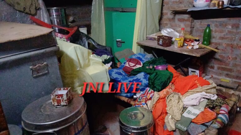 बंद मकान का ताला तोड़कर नकदी व जेवरात चोरी