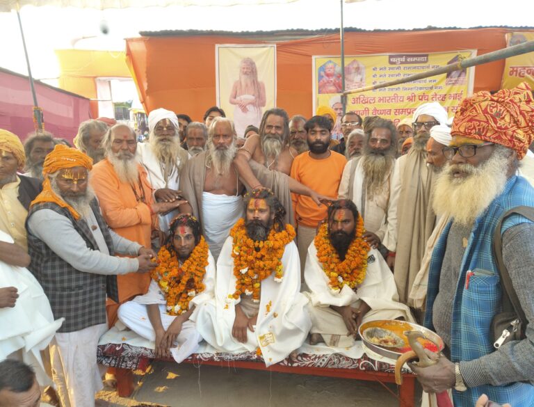 मेला श्री राम नगरिया में वैष्णव अखाड़े के तीन संतों को महंती प्रदान