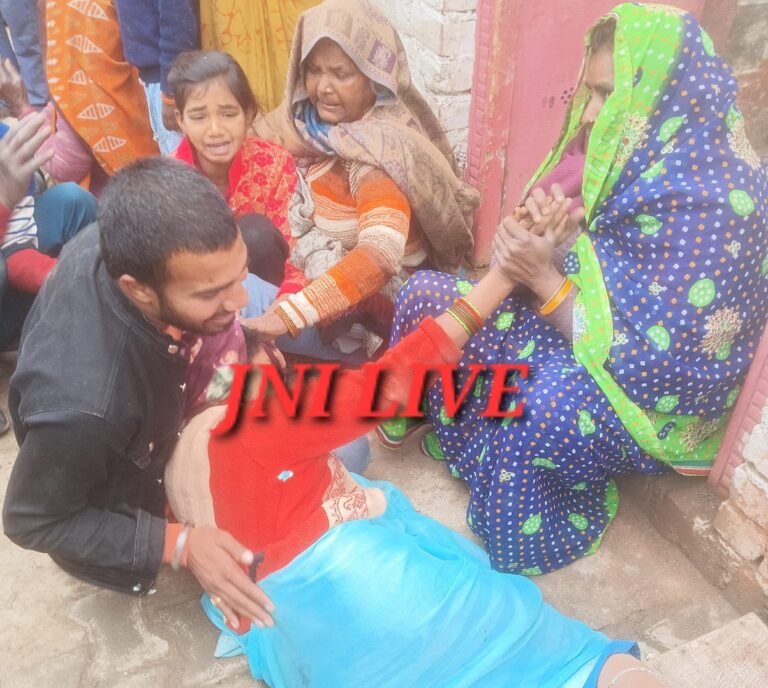 जर्जर तार बने हादसे की वजह, दो लोग करंट से झुलसे