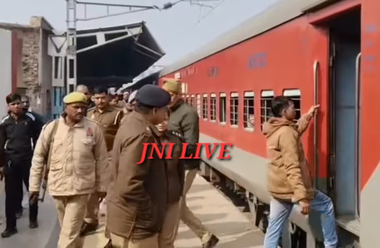 कालिंद्री एक्सप्रेस में बम होने की सूचना से हड़कंप, 2 घंटे चली जांच के बाद रवाना