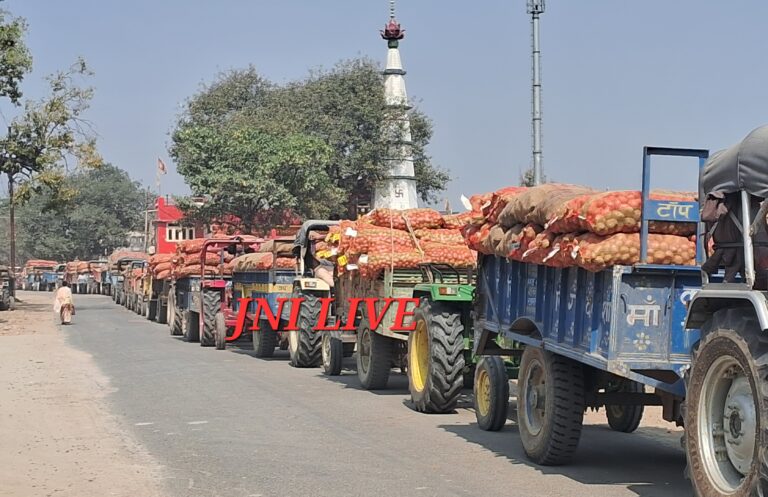 मंडी में आलू की जोरदार आवक, मंडी रोड पर लगा भीषण जाम