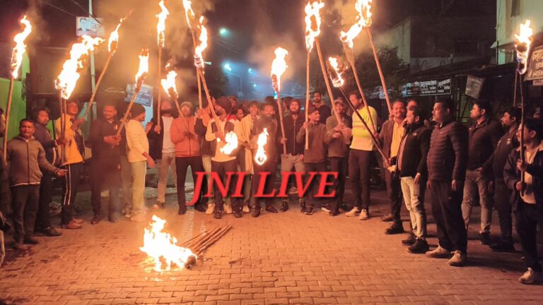 संडे बाजार, रेलवे रोड निर्माण और पुलिस कार्रवाई से बढ़ा टकराव, फिर पुतला फूँकने की चेतावनी