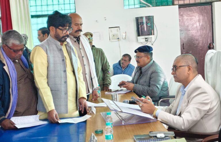 अमृतपुर में संपूर्ण समाधान दिवस आयोजित, डीएम व एसपी ने सुनीं 88 शिकायतें